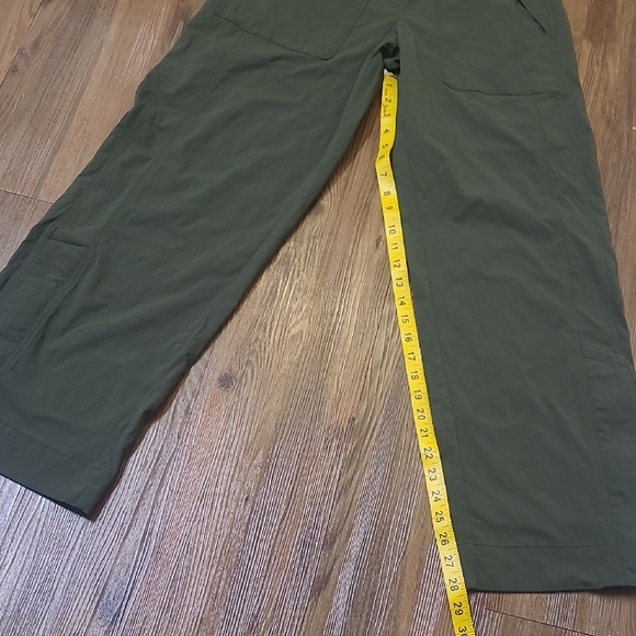 Athleta Forest Green Relaxed Pants used good conditionzise 4. - Picture 10 of 13